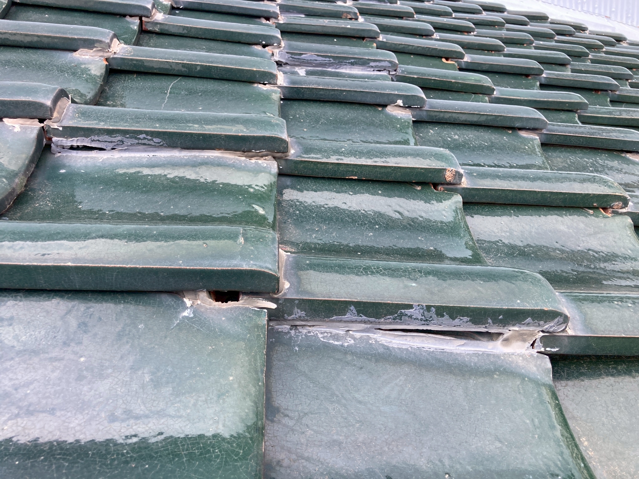 瓦がズレて隙間